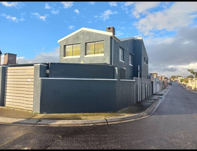 4 BEDROOM HOUSE FOR SALE IN WESTRIDGE